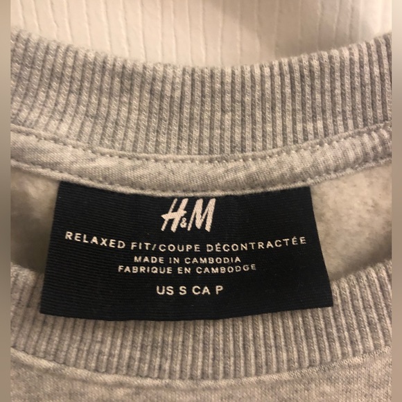 H&M Crewneck - Picture 2 of 2